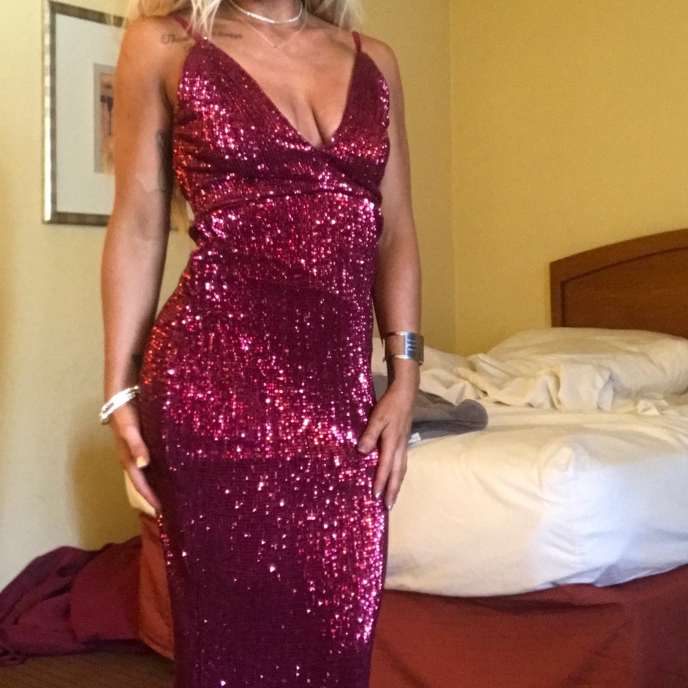 Stretchy sequin red evening gown